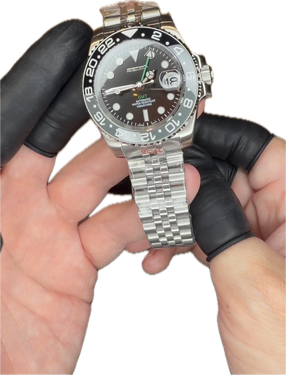 Seiko GMT “Bruce Wayne” – Doble huso horario con alma de superhéroe 🦇⌚