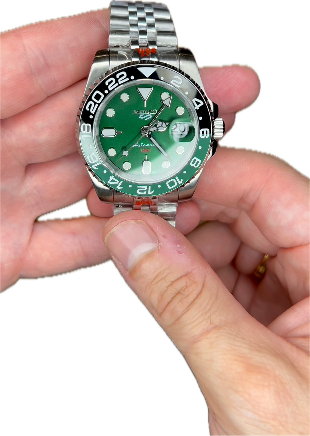 Seiko GMT “Green Edition” – Doble huso horario en verde icónico 💚🌍