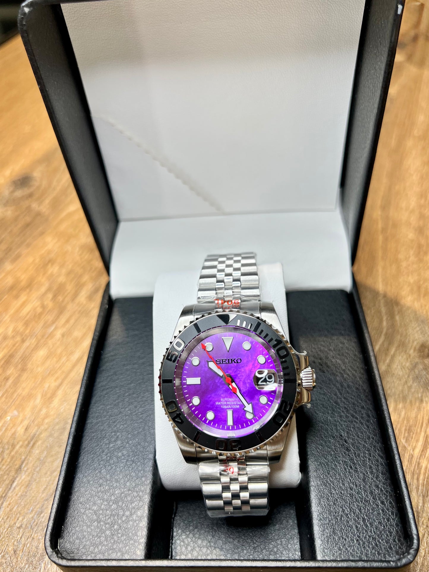 Reloj Automático Morado Lightning – Estilo Diver Personalizado