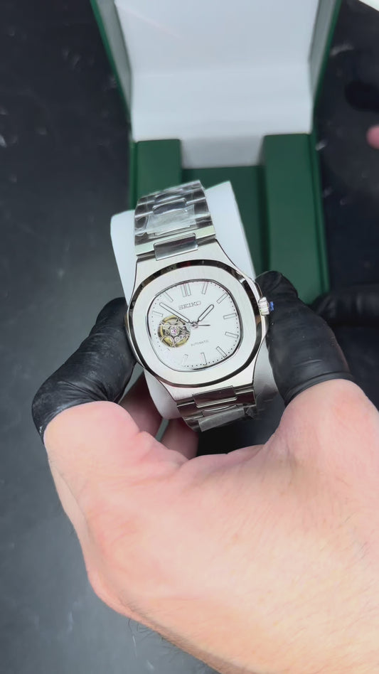 Seiko “Nautilus White Open Heart” – Minimalista con corazón a la vista 🤍⌚