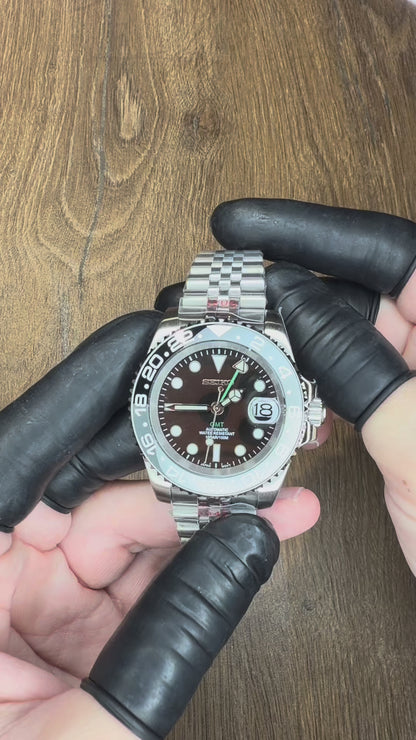 Seiko GMT “Bruce Wayne” – Doble huso horario con alma de superhéroe 🦇⌚